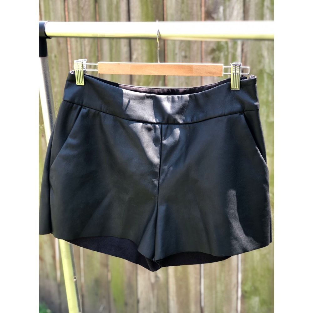 BLACK SHORT SHORTS